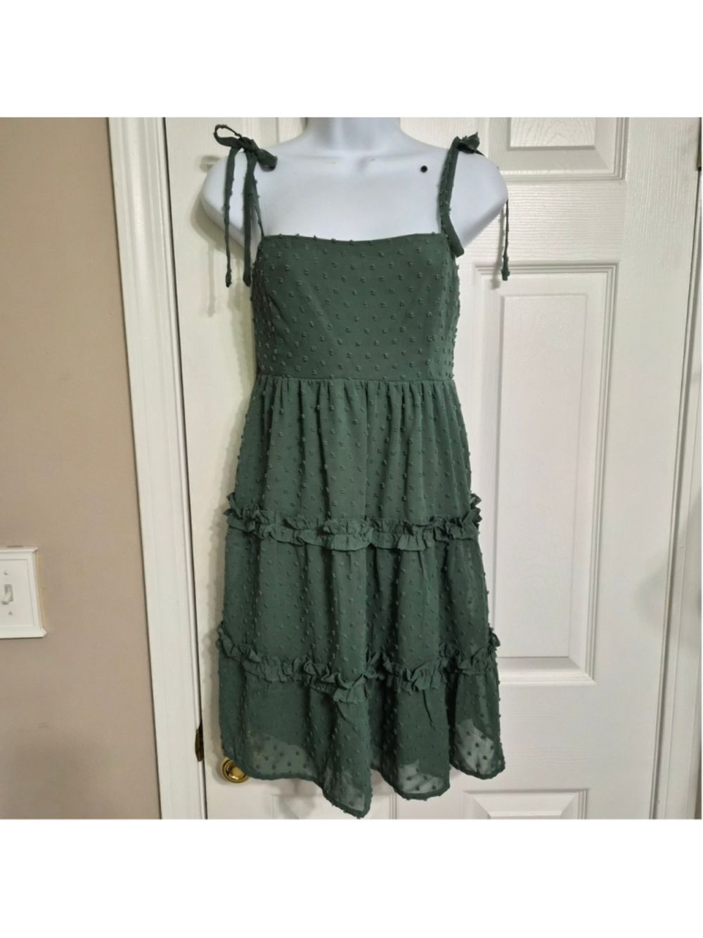 Live To Be Spoiled Green Tie Strap SunDress Size Medium Junior NWOT